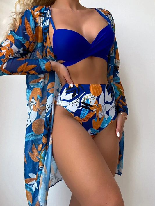 Bikini de 3 piezas con estampado de plantas: top push up envolvente, bottom tiro alto y cubrebikini veraniego.